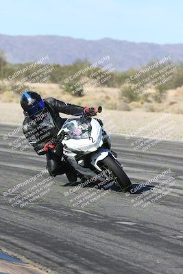 media/Dec-04-2025-Racers Edge (Thu) [[5ebc9f124d]]/3-B Group/3-Session 2 (Turn 7 Inside)/